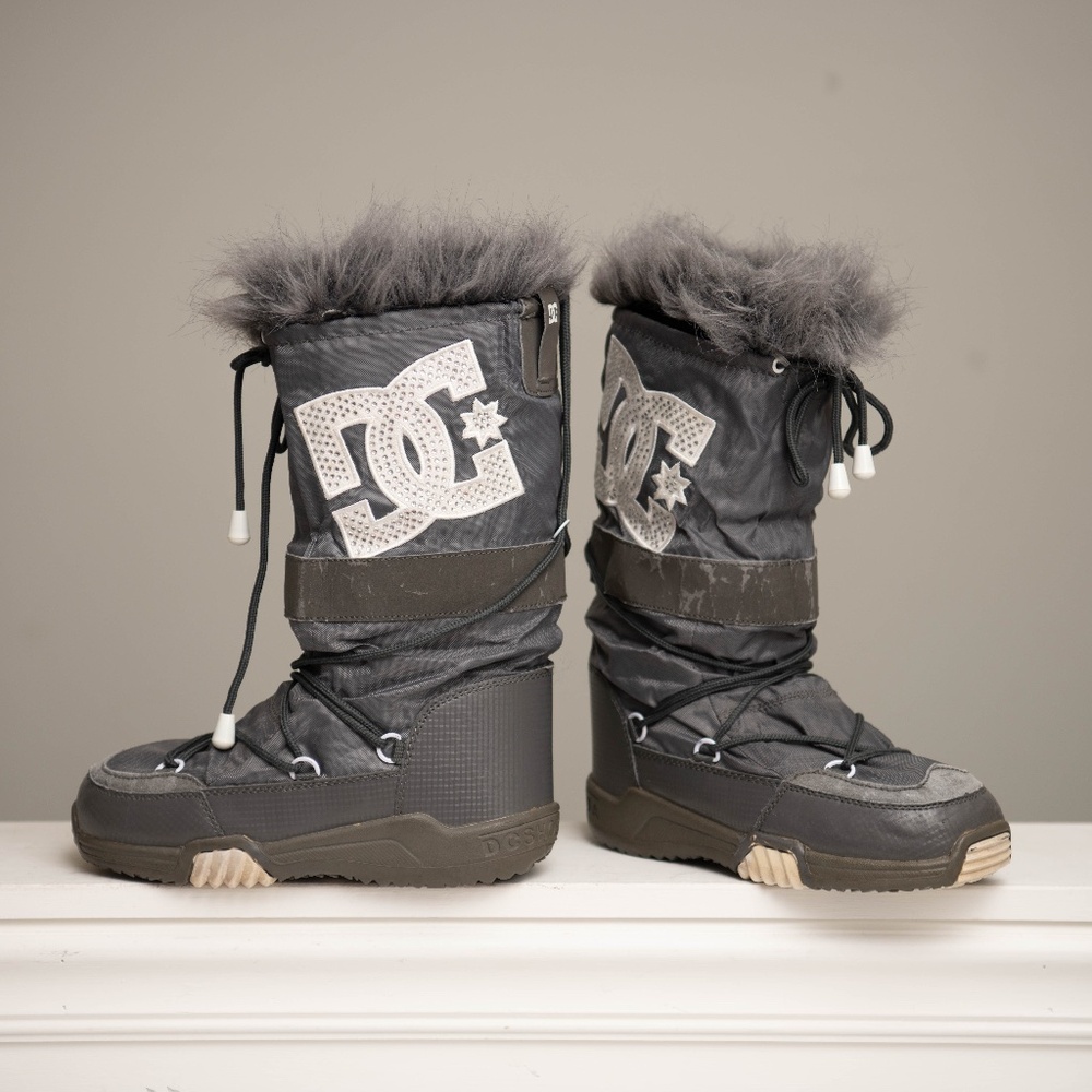DC‎ Chalet Grey Winter Moon Boots Faux Fur Trim Snow 90s Y2K Rhinestone W Sz 7